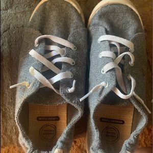 Wonder Nation Girls size 4 sneakers